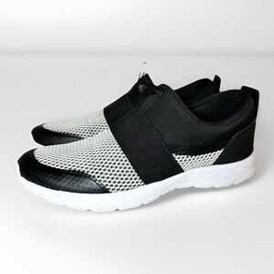 VIONIC Sneakers Women 7 Black White Mesh Camrie Slip-On Lightweight Comfort Shoe